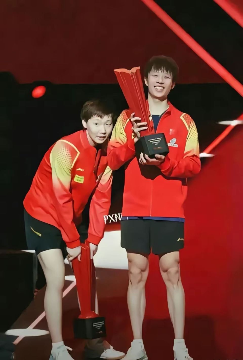 丝拍了下来, 成功挺进决