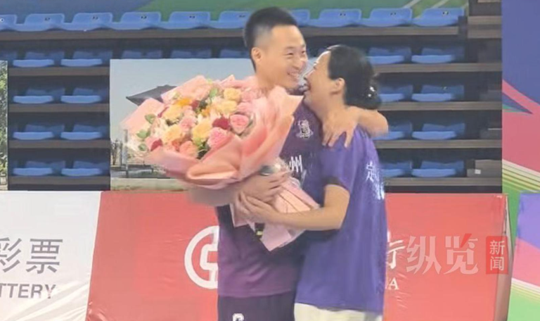 为友谊举杯, 围燃爆