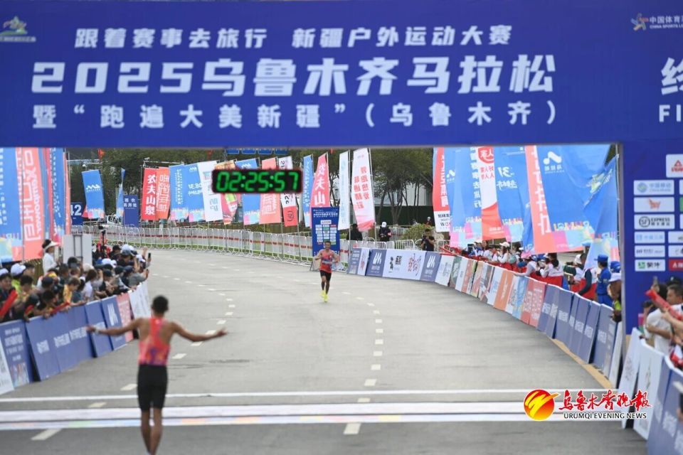 发出热烈欢